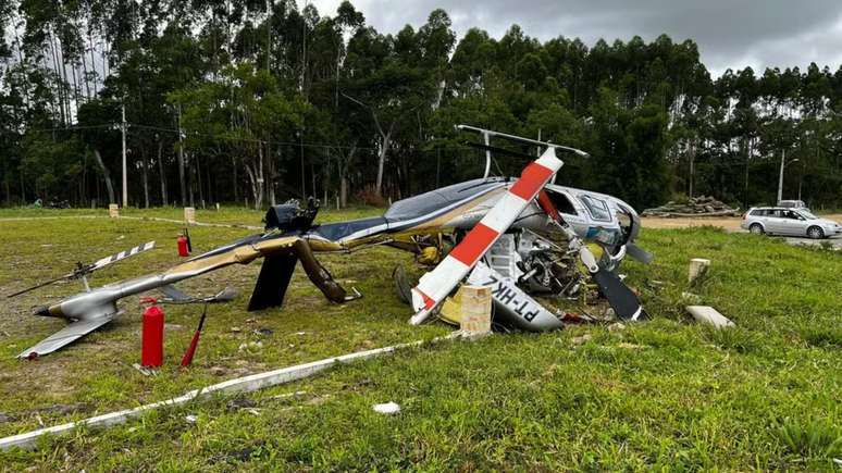 Duas pessoas ficaram feridas após queda de helicóptero