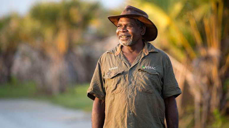 Otto Bulmaniya Campion é um proprietário tradicional da região central de Arnhem Land, no Top End