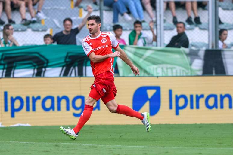 Alario vai desfalcar o Inter 