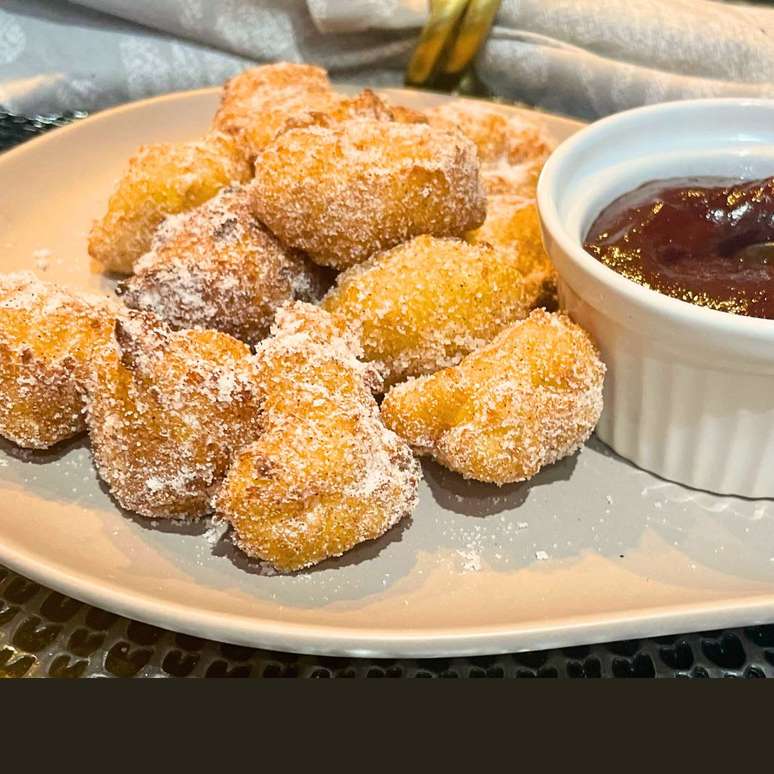 BOLINHO DE CHUVA DE MANDIOCA/AIPIM/MACAXEIRA (sem glúten)