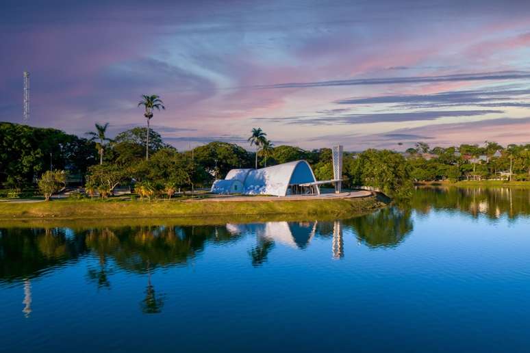 A Lagoa da Pampulha em Belo Horizonte é um espaço perfeito para pedalar e contemplar a arquitetura local 