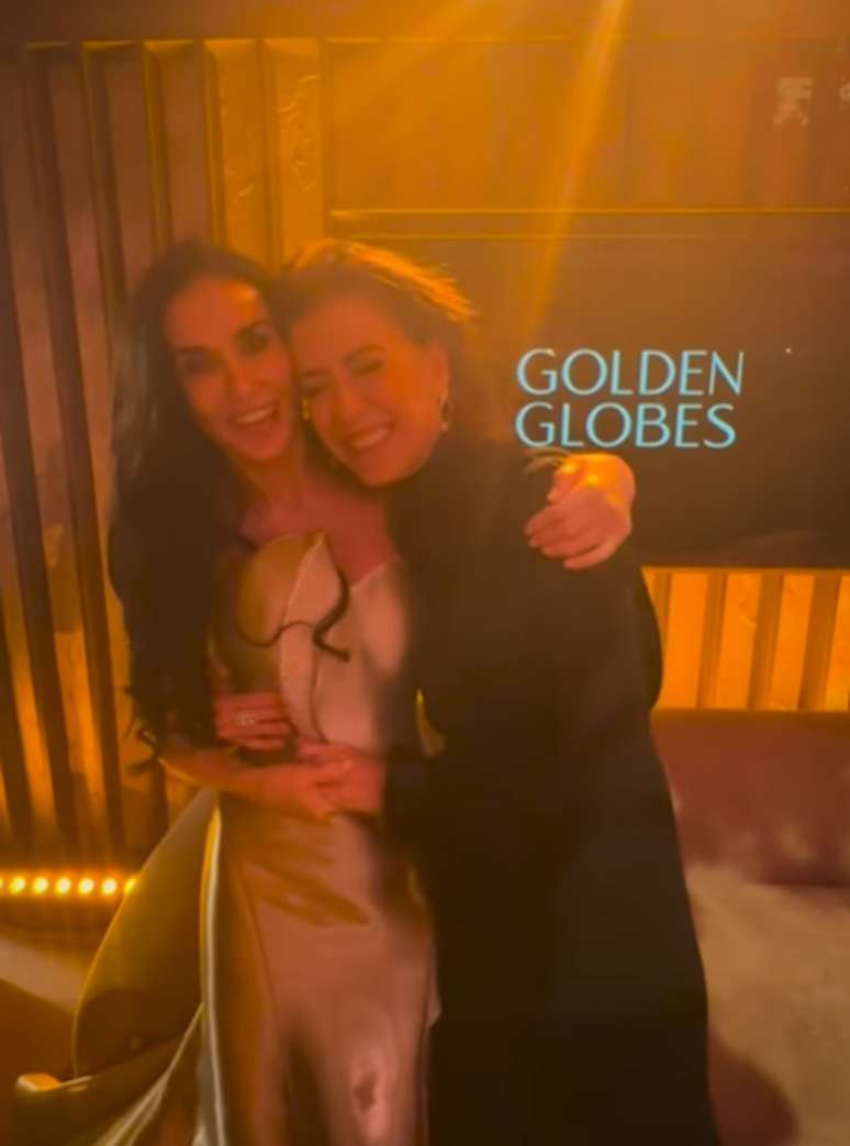 Demi Moore e Fernanda Torres se parabenizam nos bastidores do Globo de Ouro