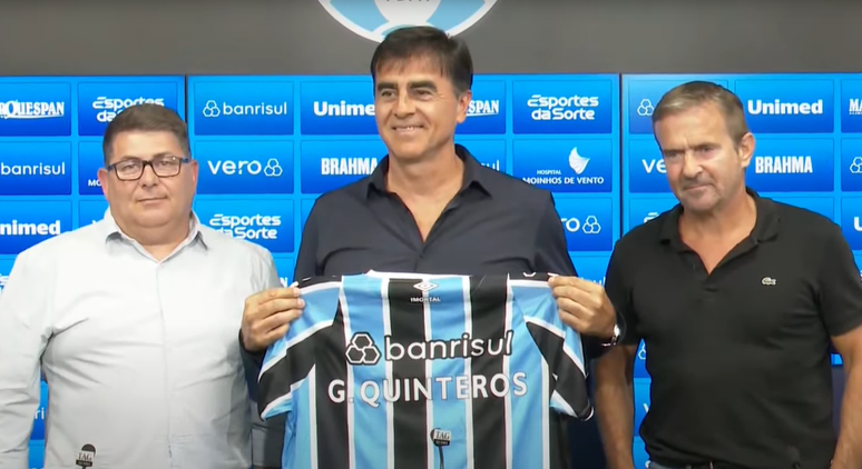 Gustavo Quinteros é apresentado como técnico do Grêmio