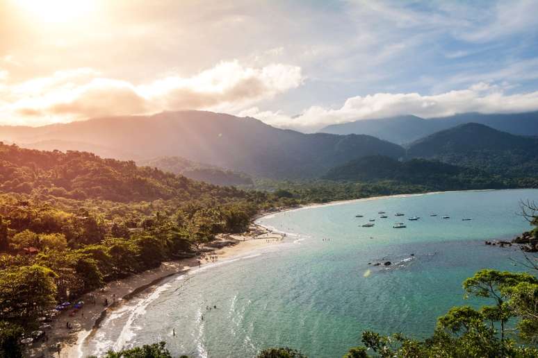 A Praia de Castelhanos combina beleza natural com aventura 