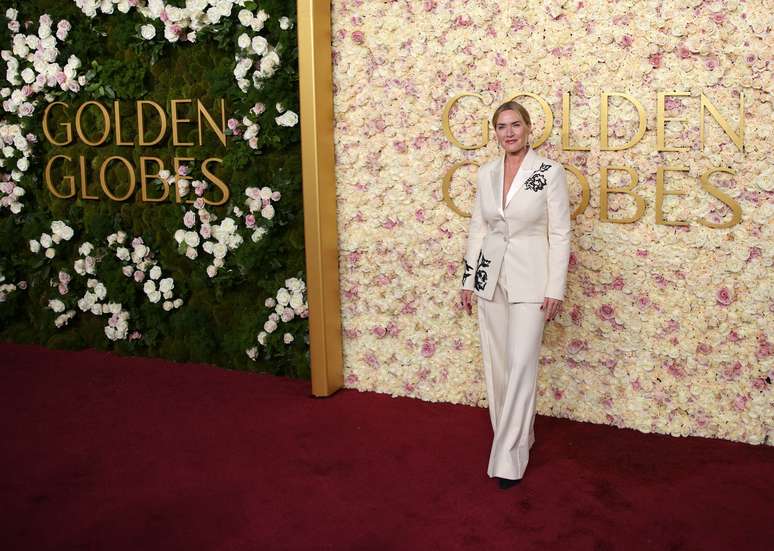 Kate Winslet with her formal and minimalist ensemble