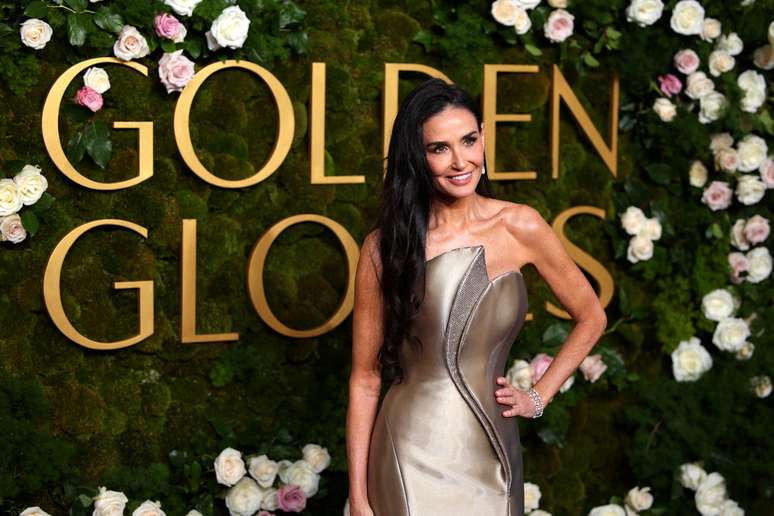 Demi Moore with structure imitating golden metallic material