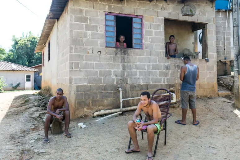 Oitenta famílias vivembet vitoriaquilombo de Ivaporunduva, a 45 km do centro de Eldorado