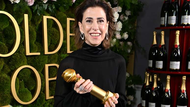 A atriz Fernanda Torres, vencedora do Globo de Ouro na categoria de Melhor Atriz em Filme de Drama