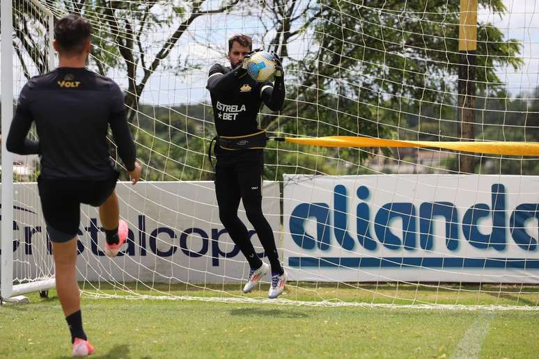 Gustavo em treino pelo Criciúma. 