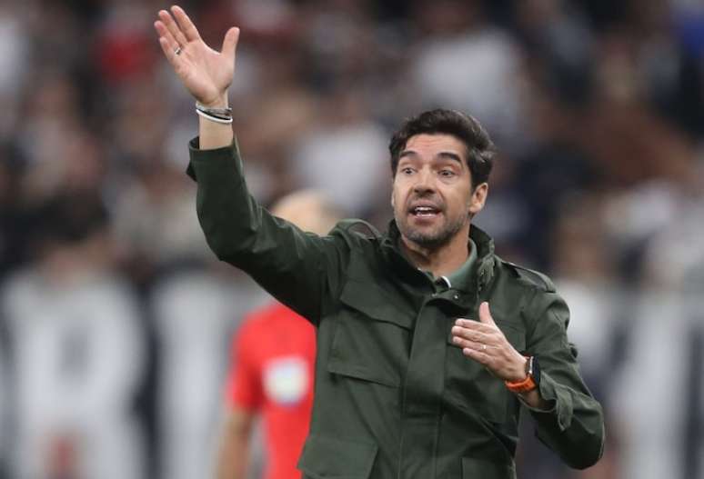 Abel Ferreira continua na Europa e retorna ao Palmeiras poucos dias antes da estreia no Paulistão