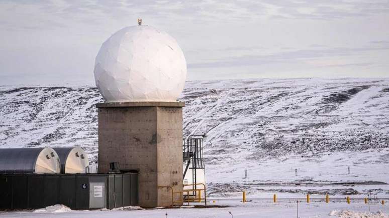 A base espacial Pituffik, na Groenlândia, anteriormente chamada de base aérea de Thule, é propriedade dos Estados Unidos