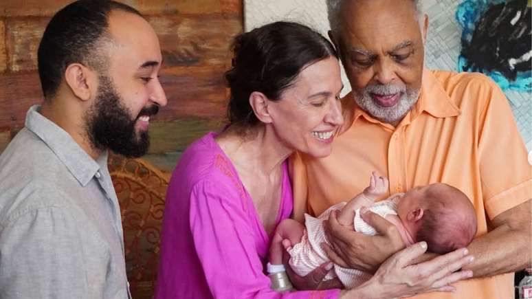 Gilberto Gil celebra a chegada da bisneta com foto emocionante: ‘Repleta de amor’