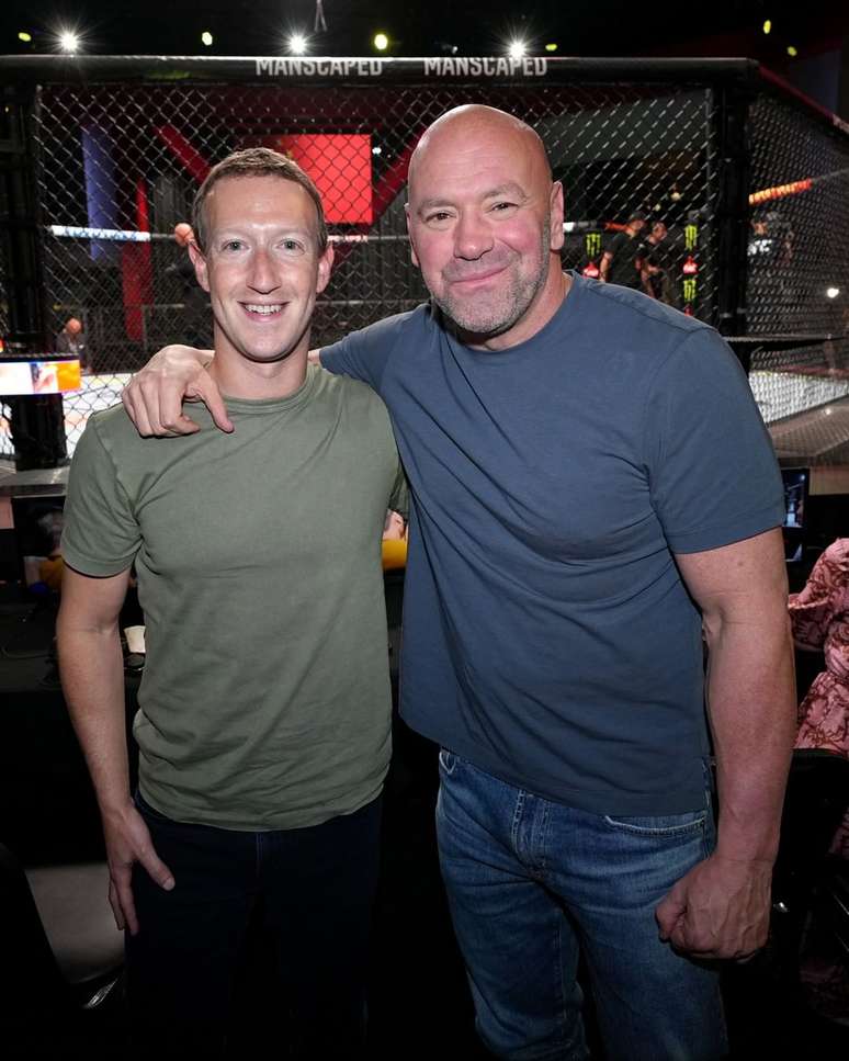 Mark Zuckerberg ao lado de Dana Whitebet365 como funcionaevento do UFC 