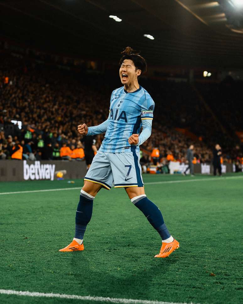 Son comemorando seu gol na goleado dos Spurs sobre o Southampton -