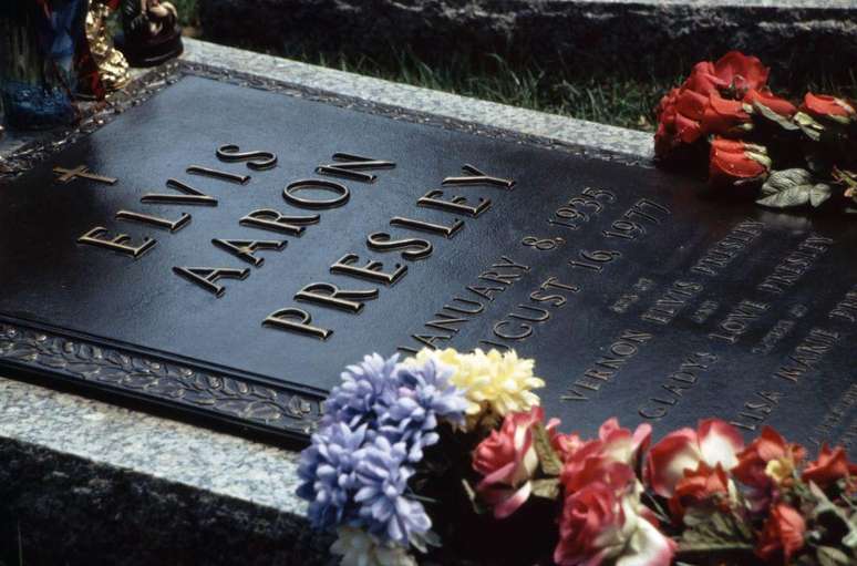 Elvis Presley foi enterrado em Graceland