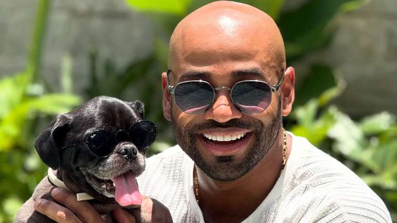 Cezar Black com o seu cachorro Rocco