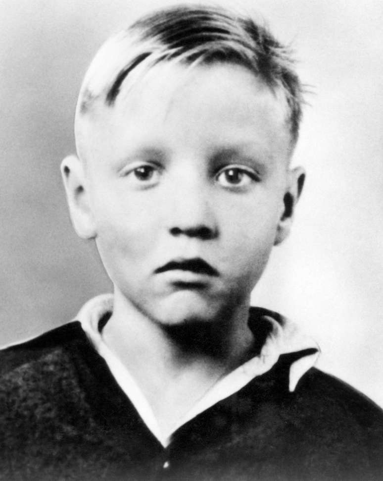 Photo of Elvis PRESLEY, Elvis Presley as a child - c.early 1940s (Photo by RB/Redferns)