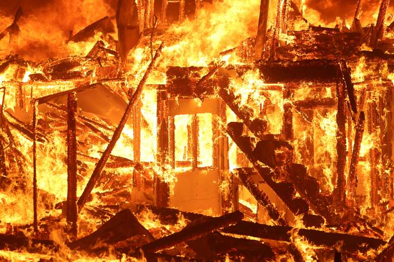 Inc&ecirc;ndio florestal em Los Angeles, Calif&oacute;rnia, nos EUA	