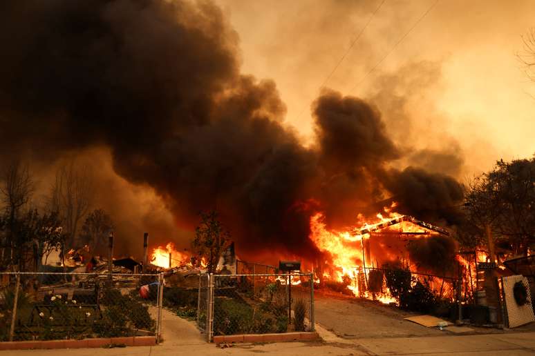 Inc&ecirc;ndio florestal em Los Angeles, Calif&oacute;rnia, nos EUA
