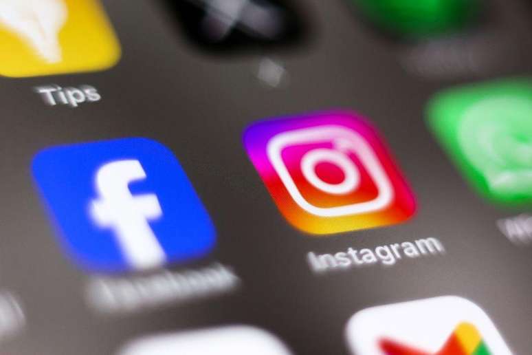 ícones do Facebook e Instagram no celular