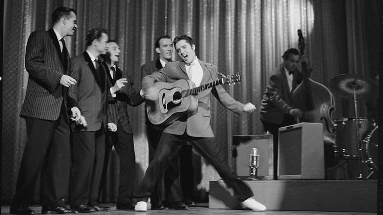 Elvis Presley durante sua aparição no Ed Sullivan Show em 1957