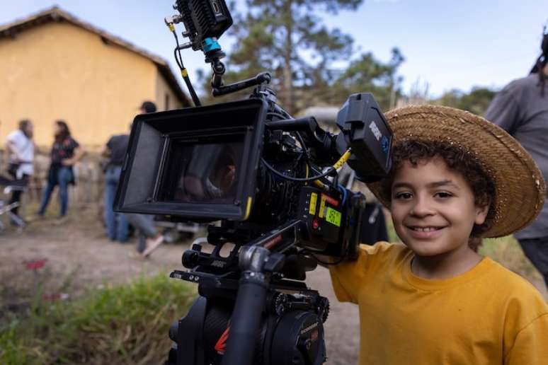 O ator Isaac Amendoimestrela bet 55cena dos bastidores do live-action 'Chico Bento e a Goiabeira Maraviósa', que estreia nesta quinta