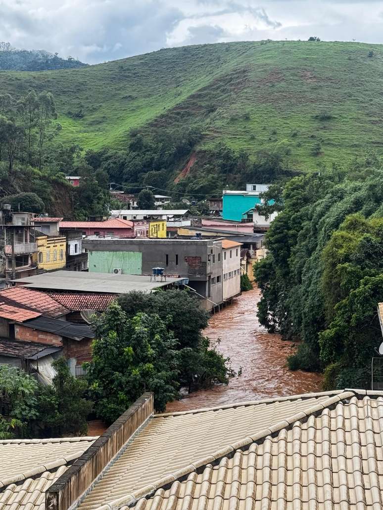 Chuva afeta cidade de Dom Silvério