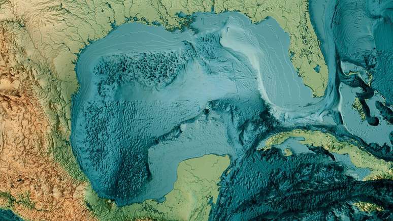 O Golfo do México está localizado entre os litorais do leste do México, do sudeste dos Estados Unidos e do oeste de Cuba