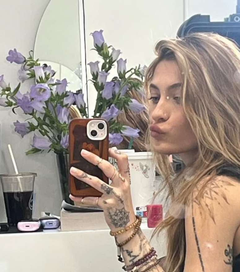 Paris Jackson diz que está sóbria há cinco anos