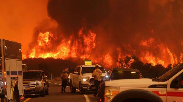 Os ventos de Santa Ana foram um fator-chave na propagação dos incêndios no sul da Califórnia