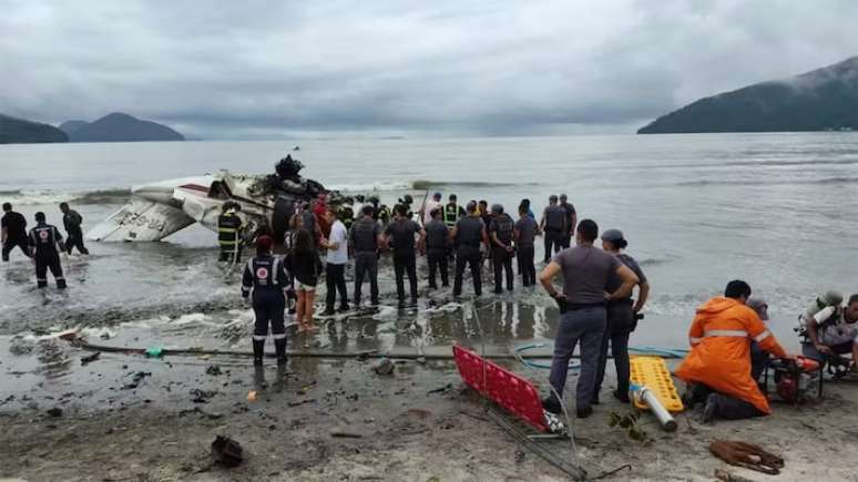 Aeronave de pequeno porte cai em Ubatuba, litoral de SP.