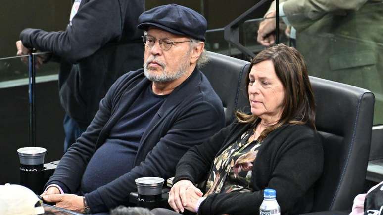 O ator e escritor Billy Crystal disse que ele e sua esposa, Janice, estavam 'de coração partido' pela perda da casa onde moravam desde 1979