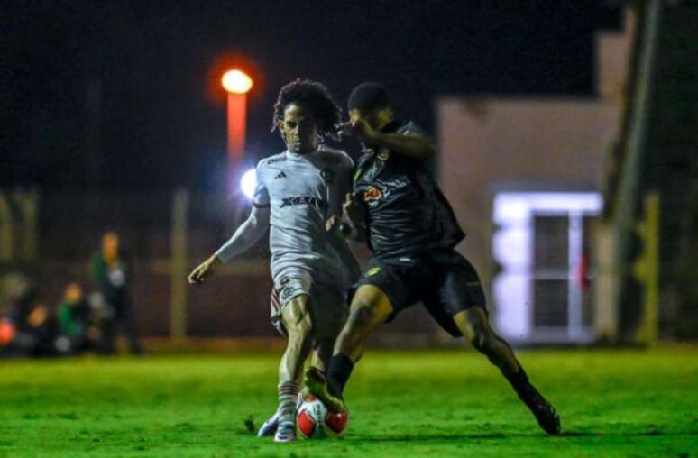 Nayra Halm / Foto do Jogo/Flamengo - Legenda: Zumbi assume liderança do Grupo 23