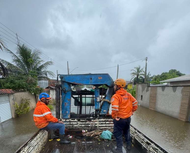 Chuvas intensas em Peruíbe, SP, deixam cidade alagada e mais de 200 desabrigados