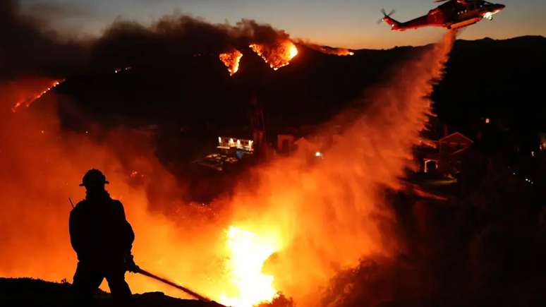 Até o momento, 10 pessoas morreram nos incêndios