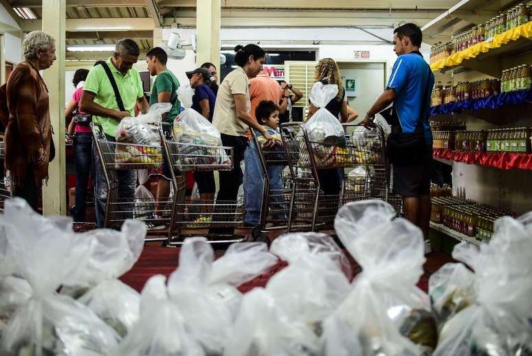 As medidas liberais do governo de Maduro permitiram solucionar o problema da escassez de alimentos e retirar a Venezuela da hiperinflação