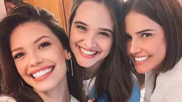 Vitoria Strada, Juliana Paiva e Deborah Secco