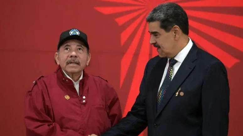 A imprensa venezuelana supõe que o presidente da Nicarágua, Daniel Ortega, será um dos poucos líderes que comparecerão à posse de Nicolás Maduro