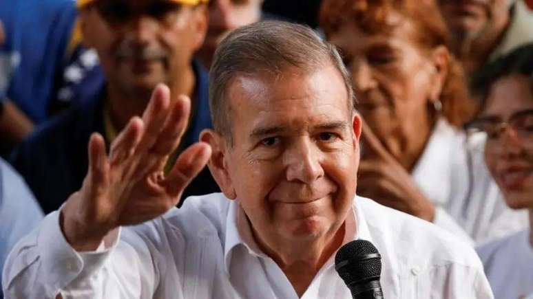 Edmundo González Urrutia está no exílio, mas prometeu voltar à Venezuela esta semana, apesar do mandado de prisão contra ele