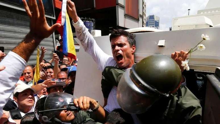 Leopoldo López fugiu da Venezuelalampions bet app download2020 e mora na Espanha