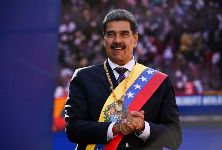 Venezuela leads legislative elections with divided and mature opposition that tries to double the power