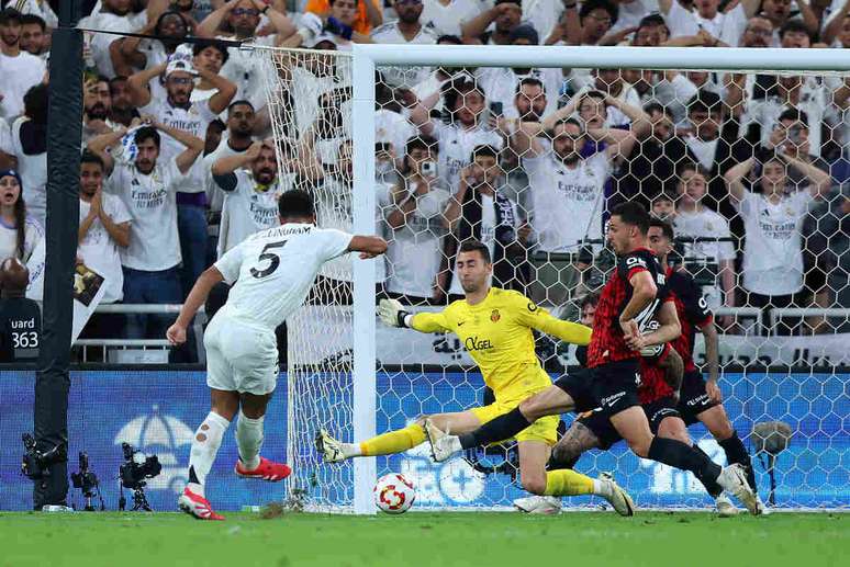 Bellingham marcou um dos gols do Real Madrid na vitória sobre o Mallorca, pela semifinal da Supercopa da Espanha –