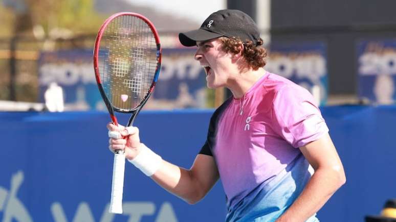 João Fonseca em partida do qualificatório do Australian Open.