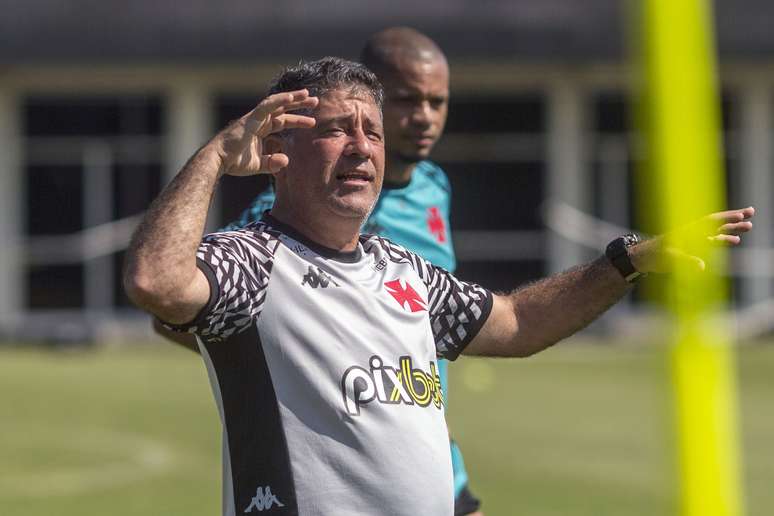 Emilio Faro foi o responsável por comandar o Vasco no começo de 2023 –