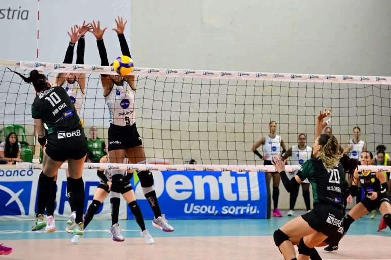 Dentil Praia Clube vence Brasília Vôlei e garante quinta vitória seguida 