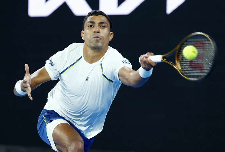 O brasileiro Thiago Monteiro em a&ccedil;&atilde;o durante sua partida da primeira rodada contra o japon&ecirc;s Kei Nishikori 