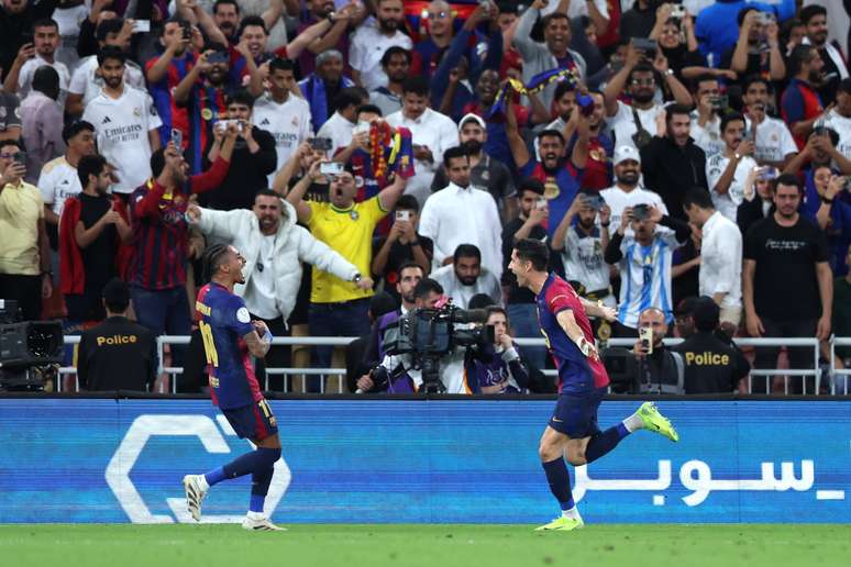 JEDDAH, SAUDI ARABIA – JANUARY 12: Robert Lewandowski of FC Barcelona celebrates scoring his team’s second goal with team mate Raphinha during the Spanish Super Cup Final between Real Madrid and FC Barcelona at King Abdullah Sports City on January 12, 2025 in Jeddah, Saudi Arabia. (Photo by Yasser Bakhsh/Getty Images)