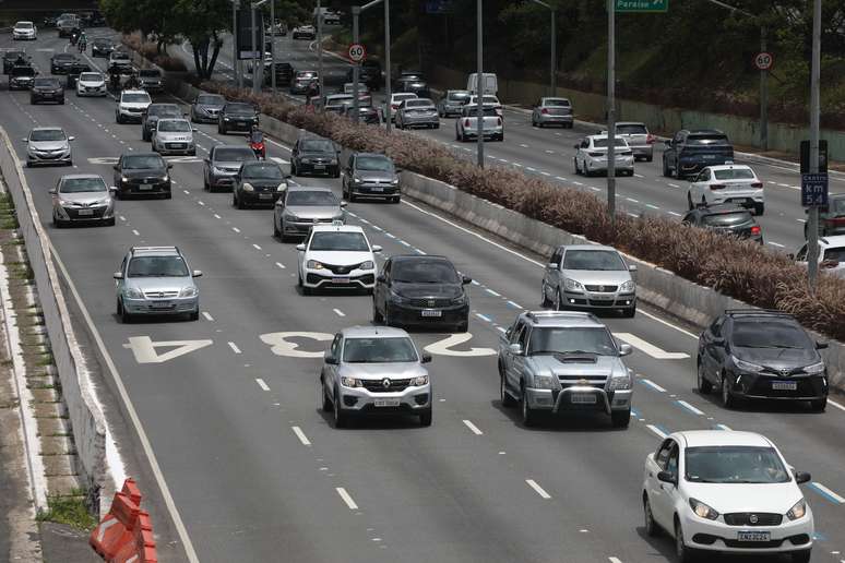 Movimentação de veículos na Avenida 23 de Maio, zona sul da capital paulista, próximo ao Ibirapuera neste domingo, 12. Suspenso desde o dia 23 de dezembro do ano passado, o Rodízio Municipal de Veículos voltará efetivamentebonus casino gratisSão Paulo nesta segunda-feira, 13.