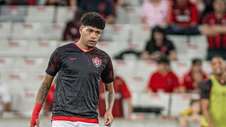 Filipe Machado, com a camisa do Vitória. 