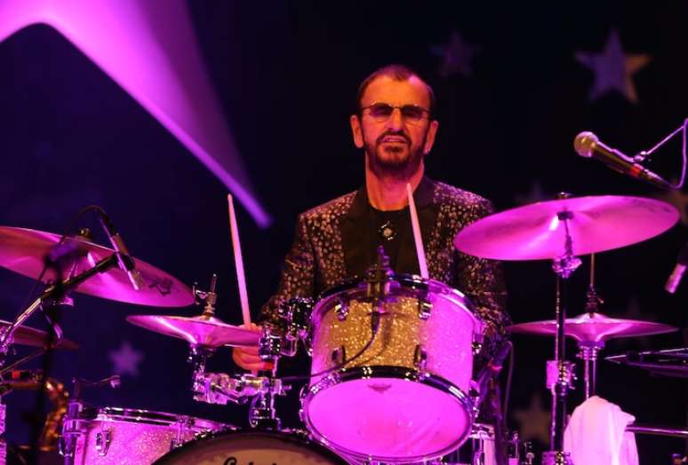 Ringo Starr, ex baterista dos Beatles durante sua apresentação junto de sua banda All Stars, em show de 2015